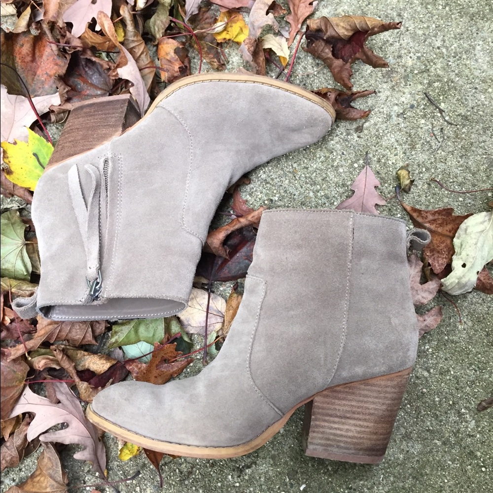 Crown Vintage Booties size 7